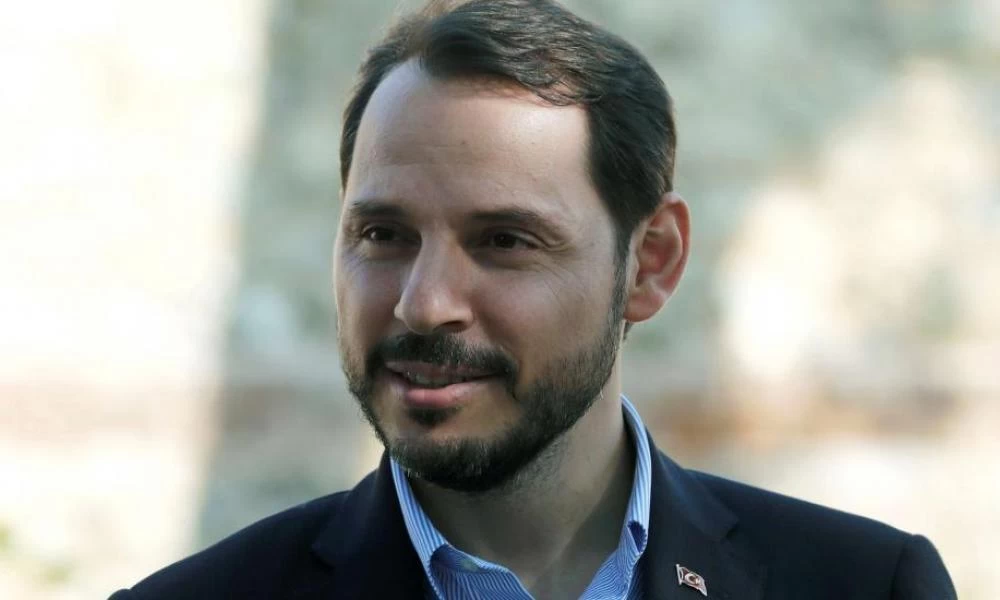 Ο χαμένος από το Νοέμβριο γαμπρός του Ερντογάν και πρώην ΥΠΟΙΚ βρίσκεται στην Κωνσταντινούπολη